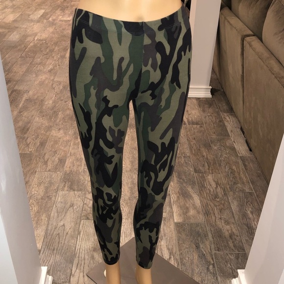 Hanger camouflage cotton spandex size small - Picture 1 of 3